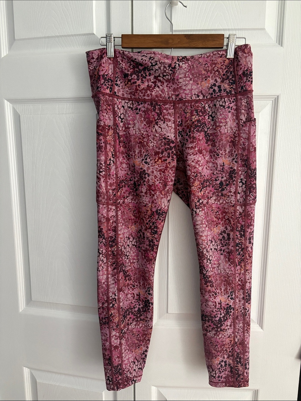 Athleta Capri Leggings w/ pockets